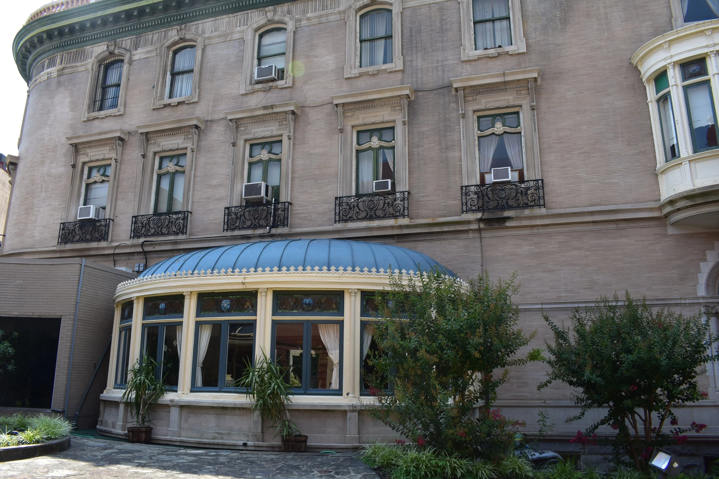 The modern exterior of the original wing of the Mansion at 2020, now the Embassy of Indonesia. Photo by Molly McCluskey.