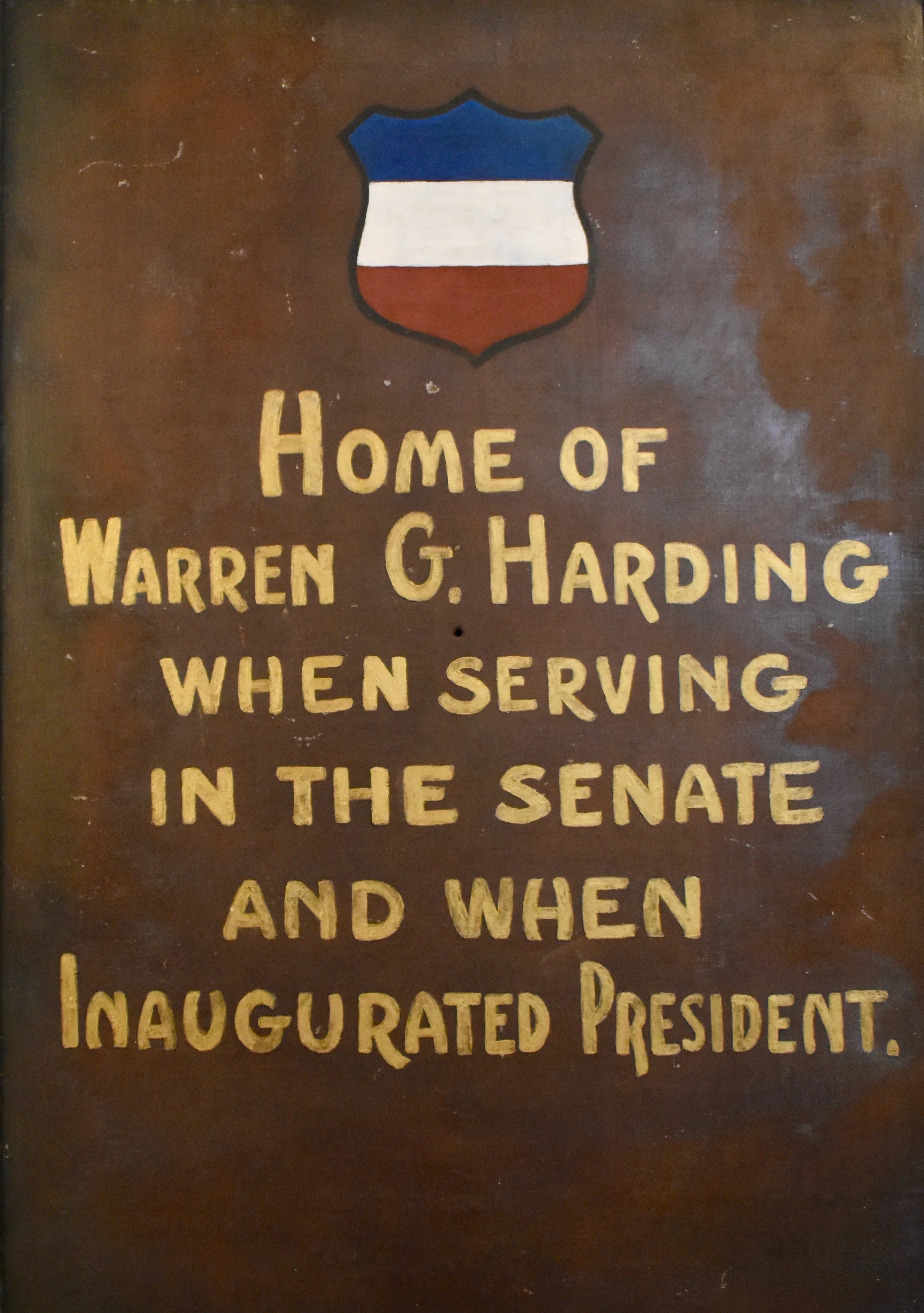 A plaque at the residence commemorating the building's history. Photo by Molly McCluskey.