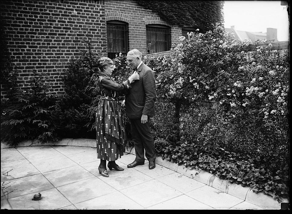 Florence adjusts Warren's tie in the driveway at 2314 Wyoming Ave NW. Photo courtesy of the Library of Congress.