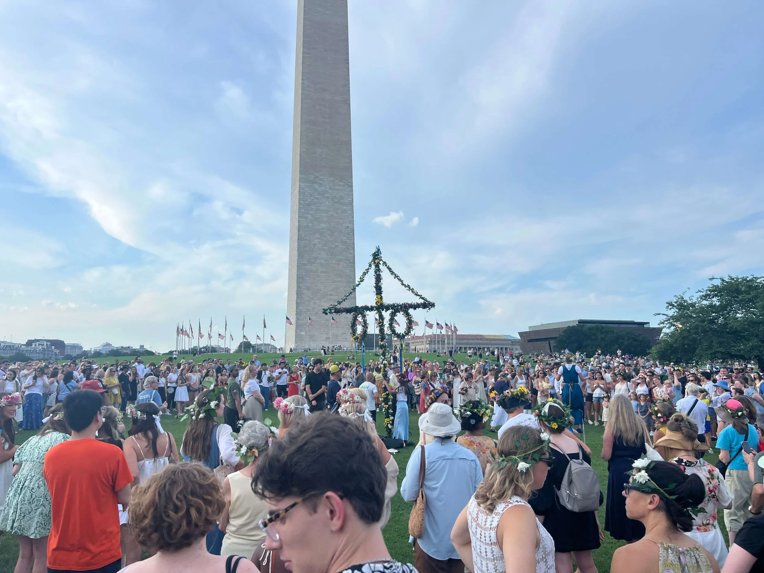   A maypole graces the grounds of the Washington Monument during the Midsummer celebration. Photo by Peerawut Ruangsawasdi for Diplomatica Global Media.   